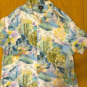H‎ & M Camp Shirt Mens XL Colorful Watercolor Pastel Cactus Melon Tree Landscape